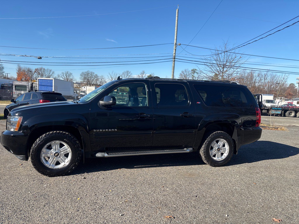 2014 Chevrolet Suburban Image 4