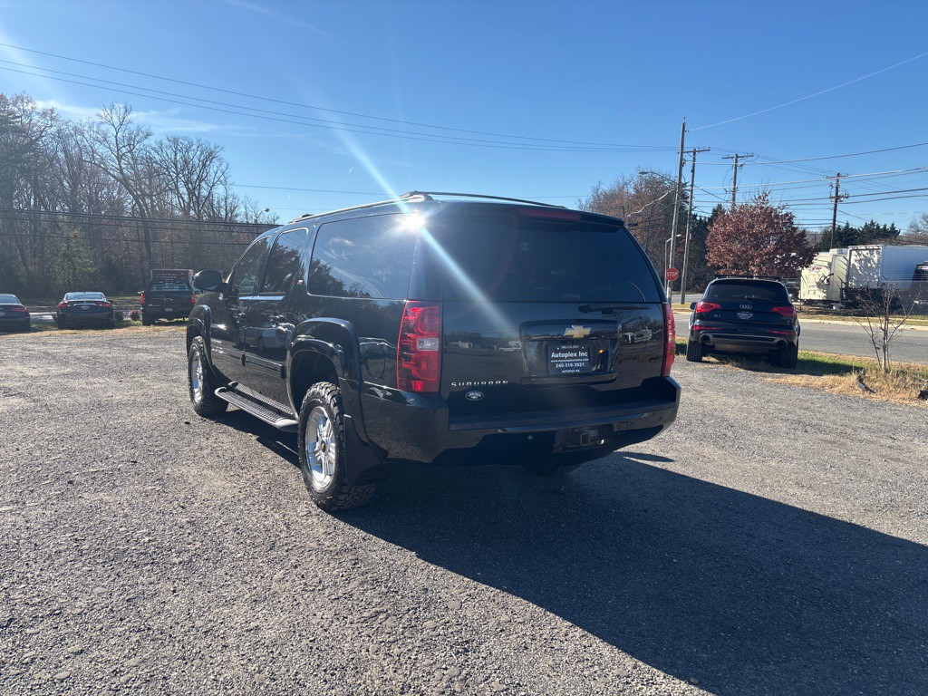 2014 Chevrolet Suburban Image 8