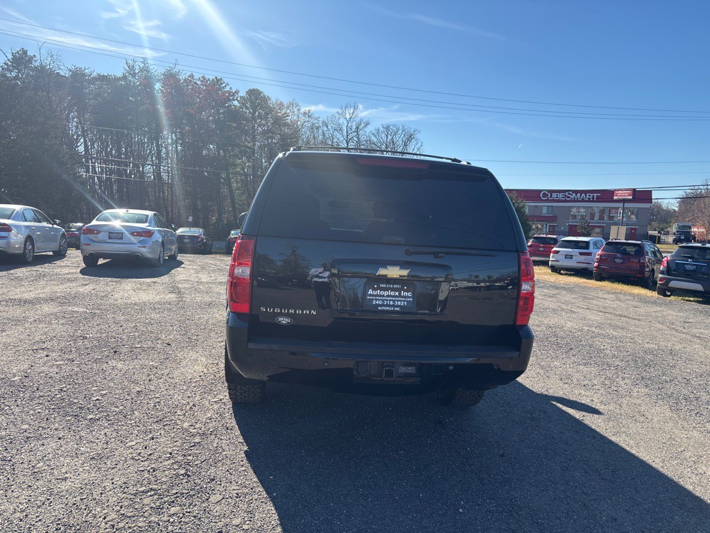 2014 Chevrolet Suburban Image 9