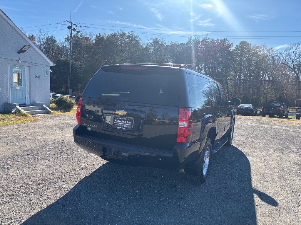 2014 Chevrolet Suburban Image 10