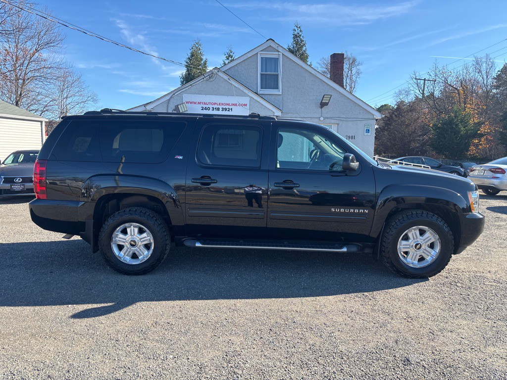 2014 Chevrolet Suburban Image 13