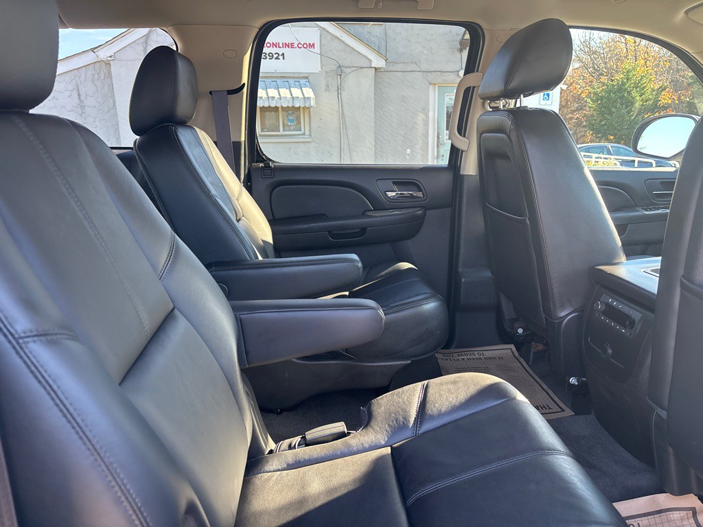 2014 Chevrolet Suburban Image 19