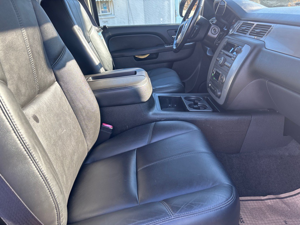 2014 Chevrolet Suburban Image 20