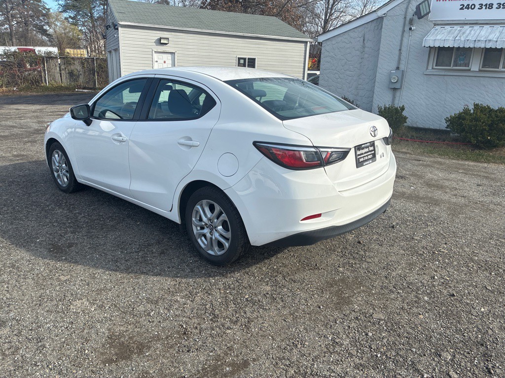 2017 Toyota Yaris Image 5