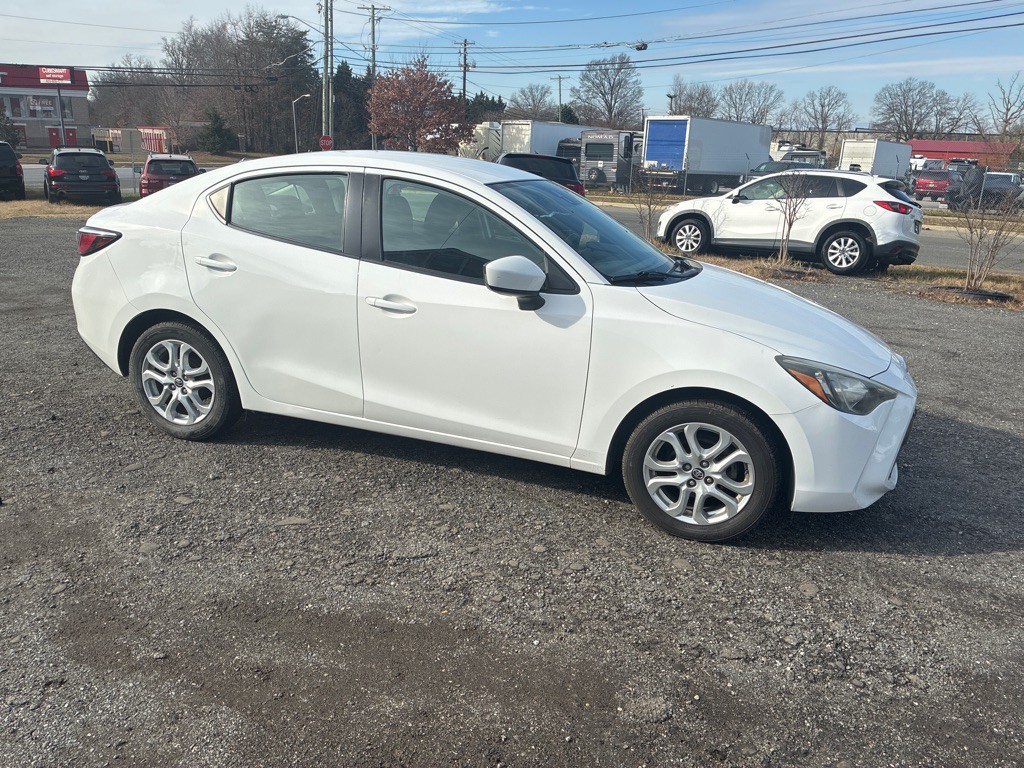 2017 Toyota Yaris Image 10