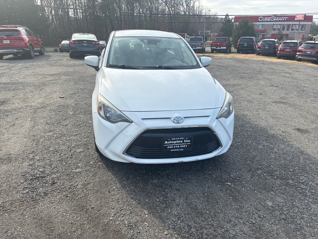 2017 Toyota Yaris Image 12