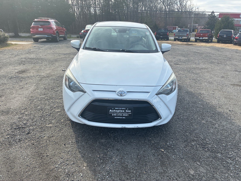 2017 Toyota Yaris Image 13