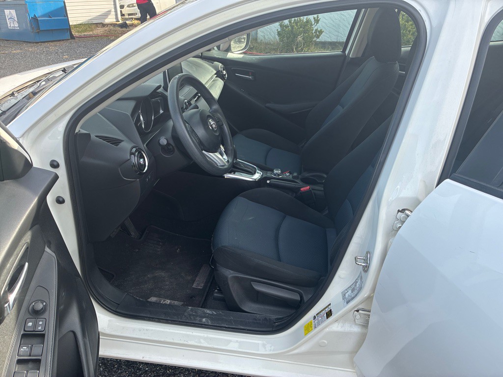 2017 Toyota Yaris Image 15