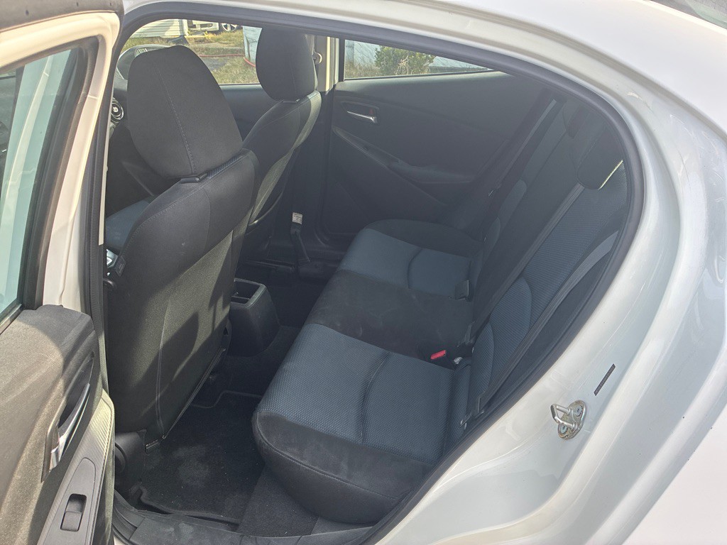 2017 Toyota Yaris Image 16