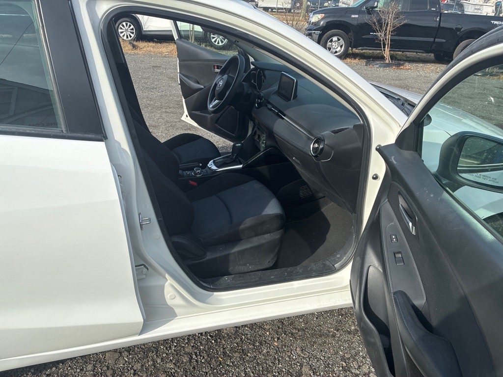 2017 Toyota Yaris Image 17