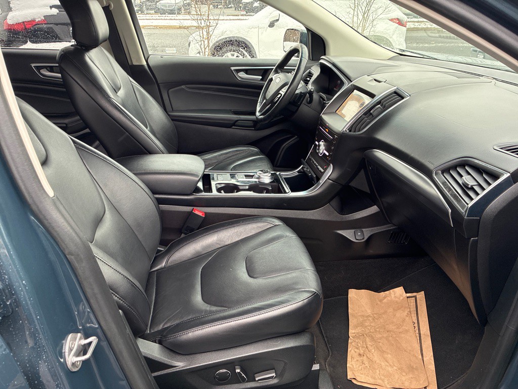 2019 Ford Edge Image 12