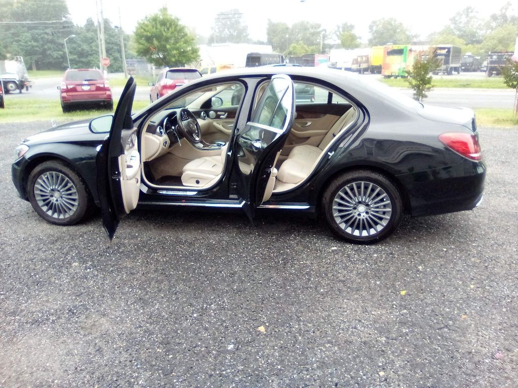 2015 Mercedes-Benz C-Class Image 24
