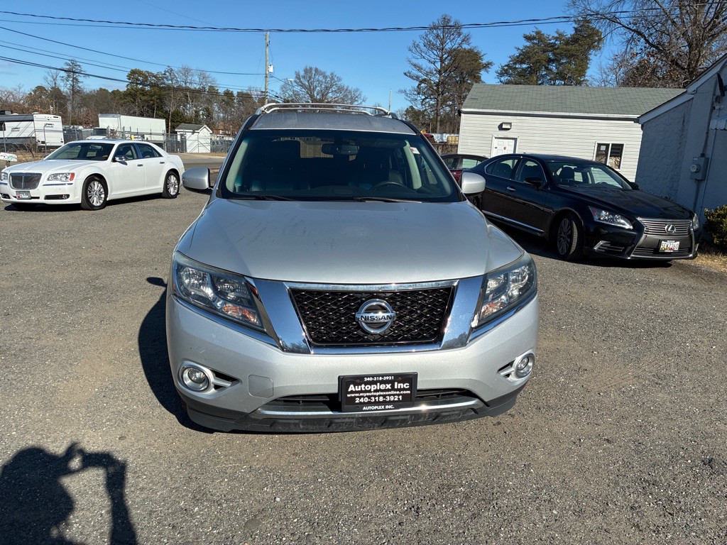 2013 Nissan Pathfinder Image 1