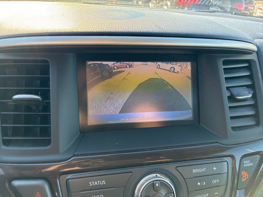 2013 Nissan Pathfinder Image 21