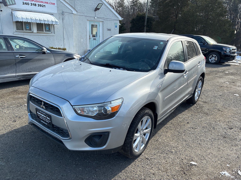 2014 Mitsubishi Outlander Image 2