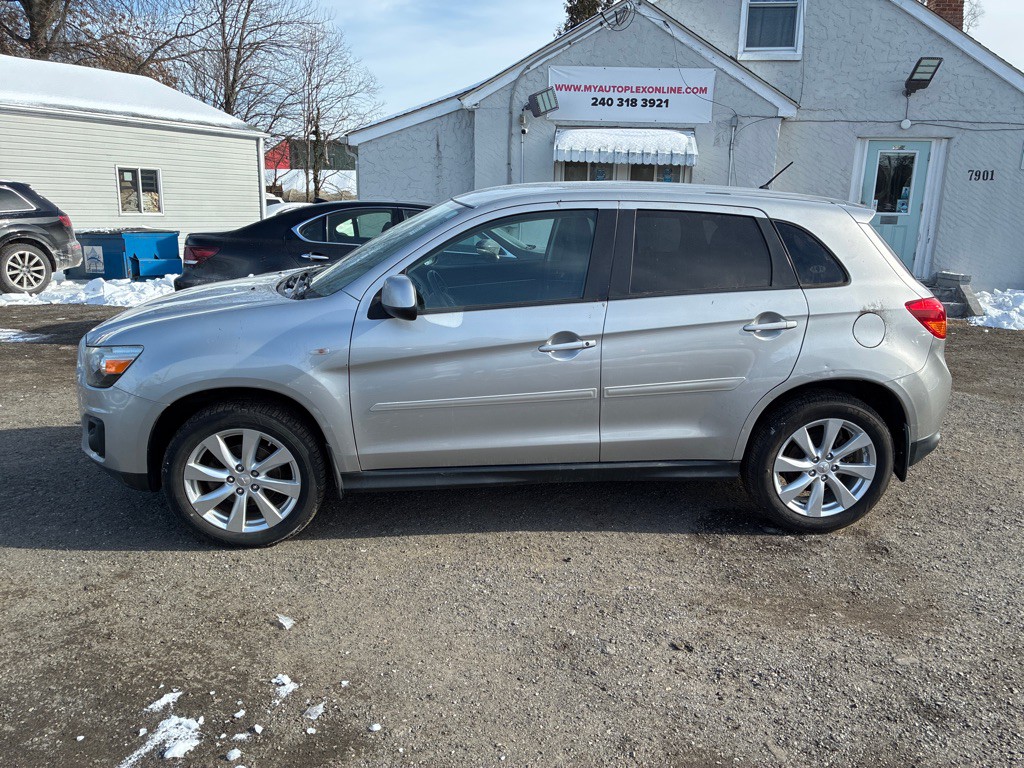 2014 Mitsubishi Outlander Image 3