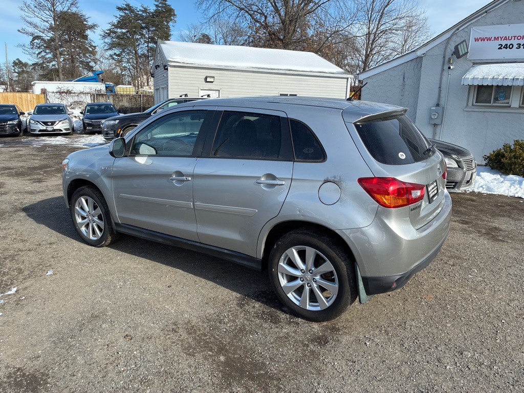 2014 Mitsubishi Outlander Image 4