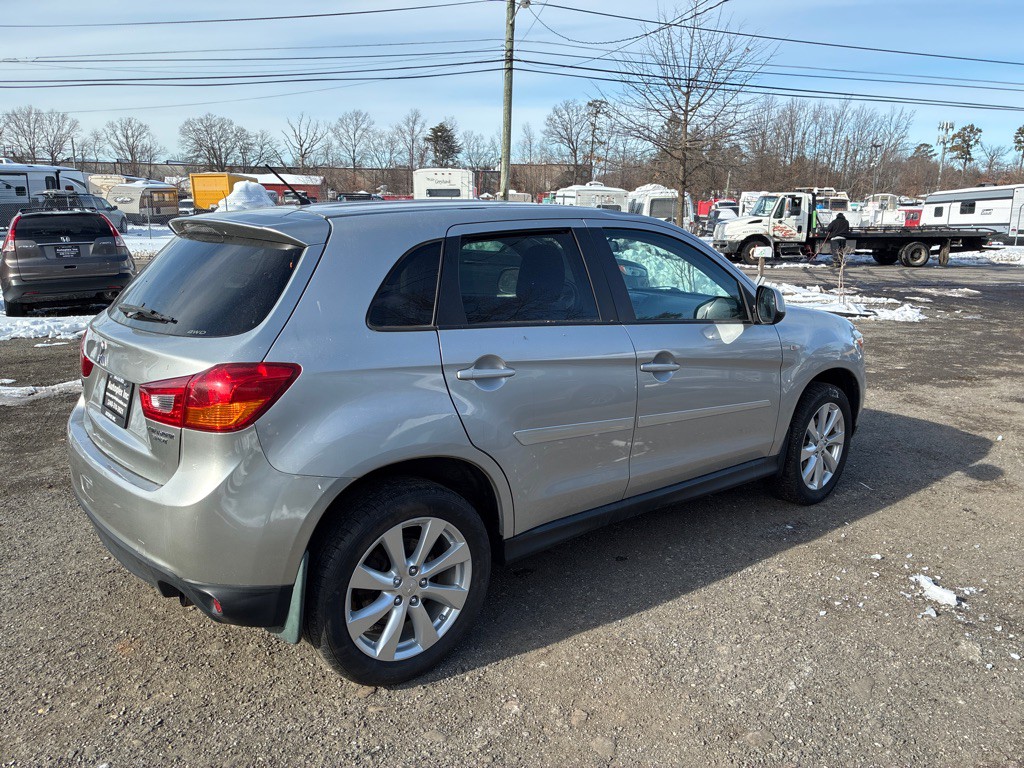 2014 Mitsubishi Outlander Image 6