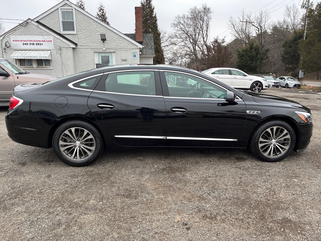 2017 Buick Lacrosse Image 10