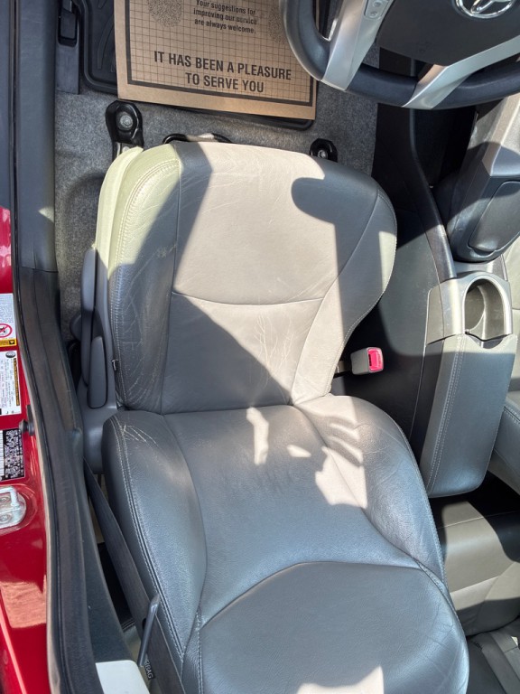 2012 Toyota Prius Image 17