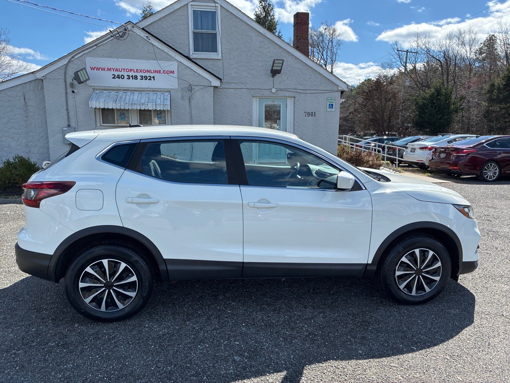 2020 Nissan Rogue Image 10