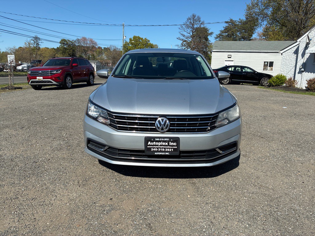 2016 Volkswagen Passat Image 1