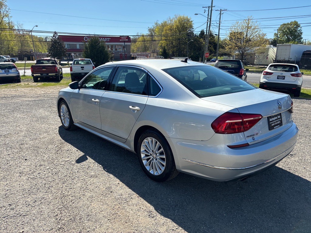 2016 Volkswagen Passat Image 4