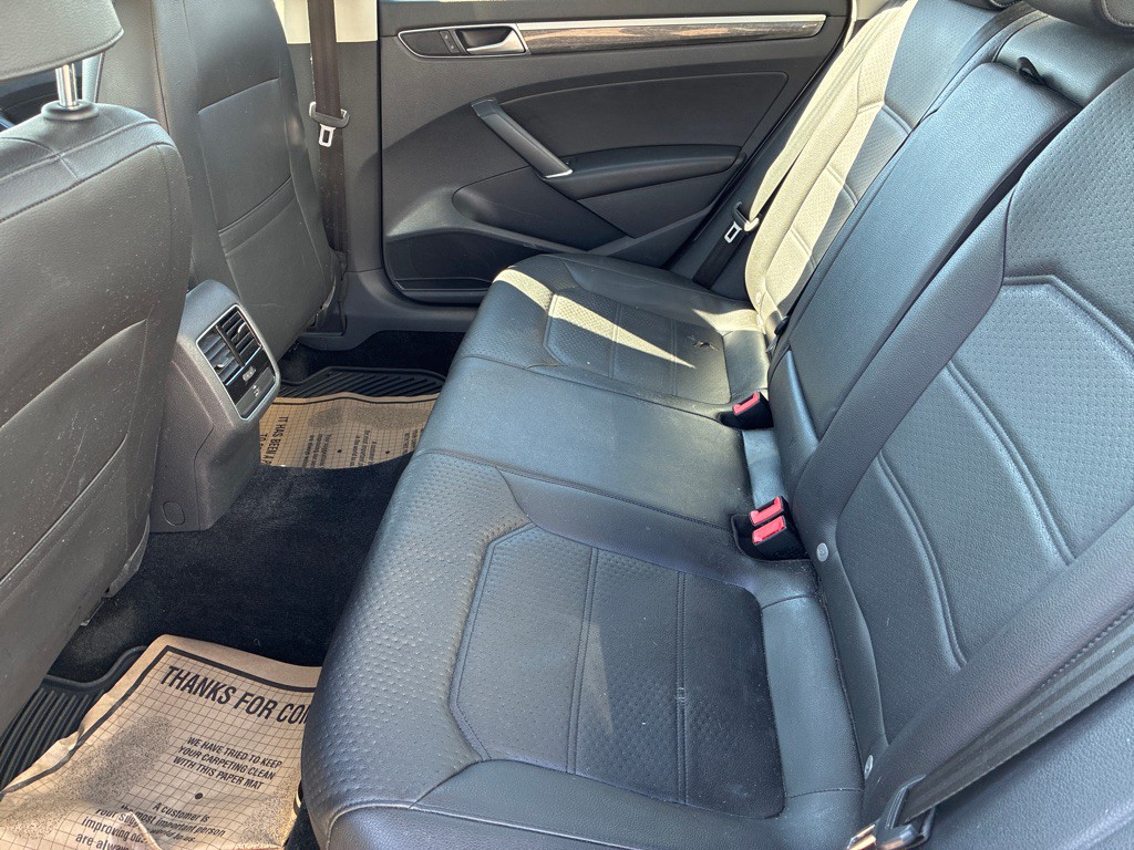 2016 Volkswagen Passat Image 7