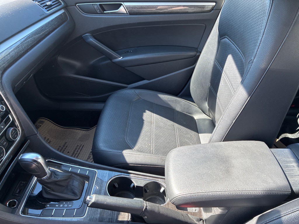 2016 Volkswagen Passat Image 8