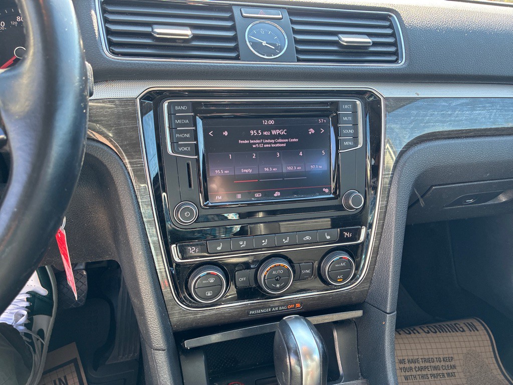 2016 Volkswagen Passat Image 10