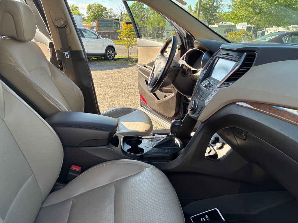 2013 Hyundai Santa Fe Image 22