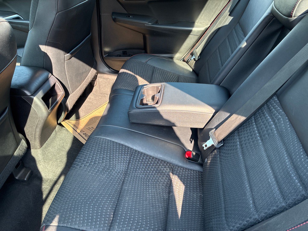2015 Toyota Camry Image 12