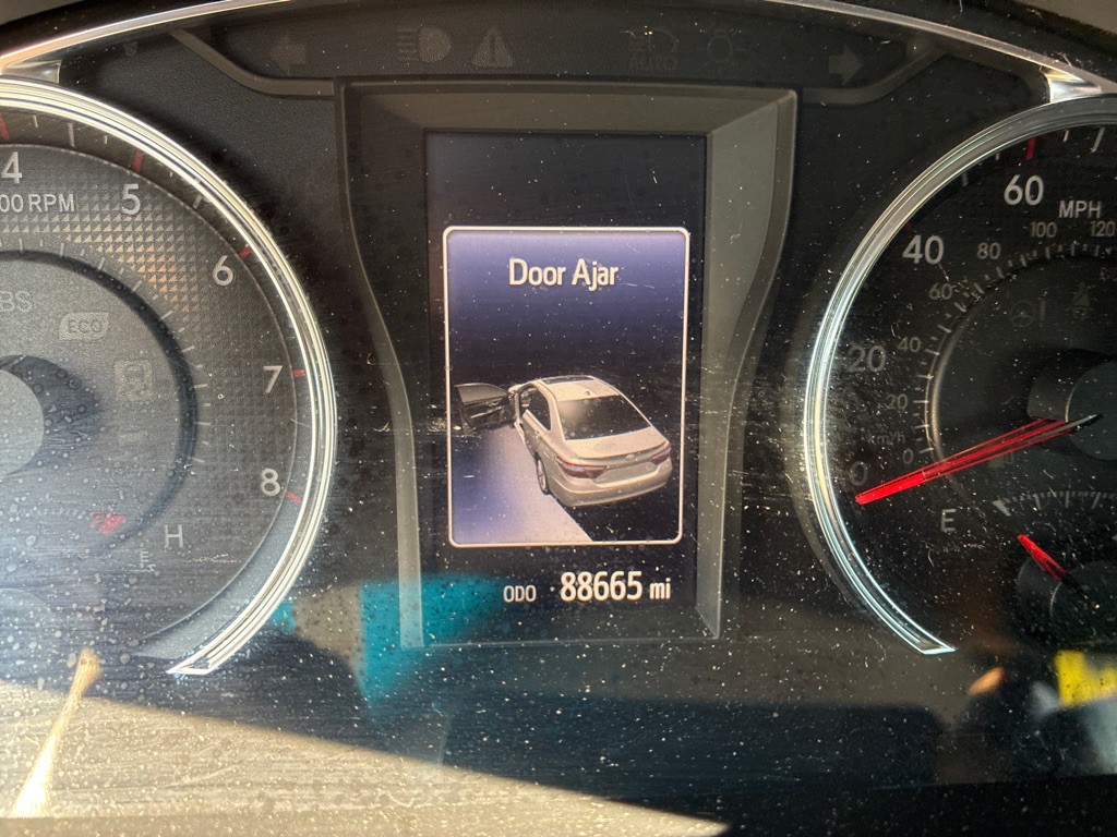 2015 Toyota Camry Image 15