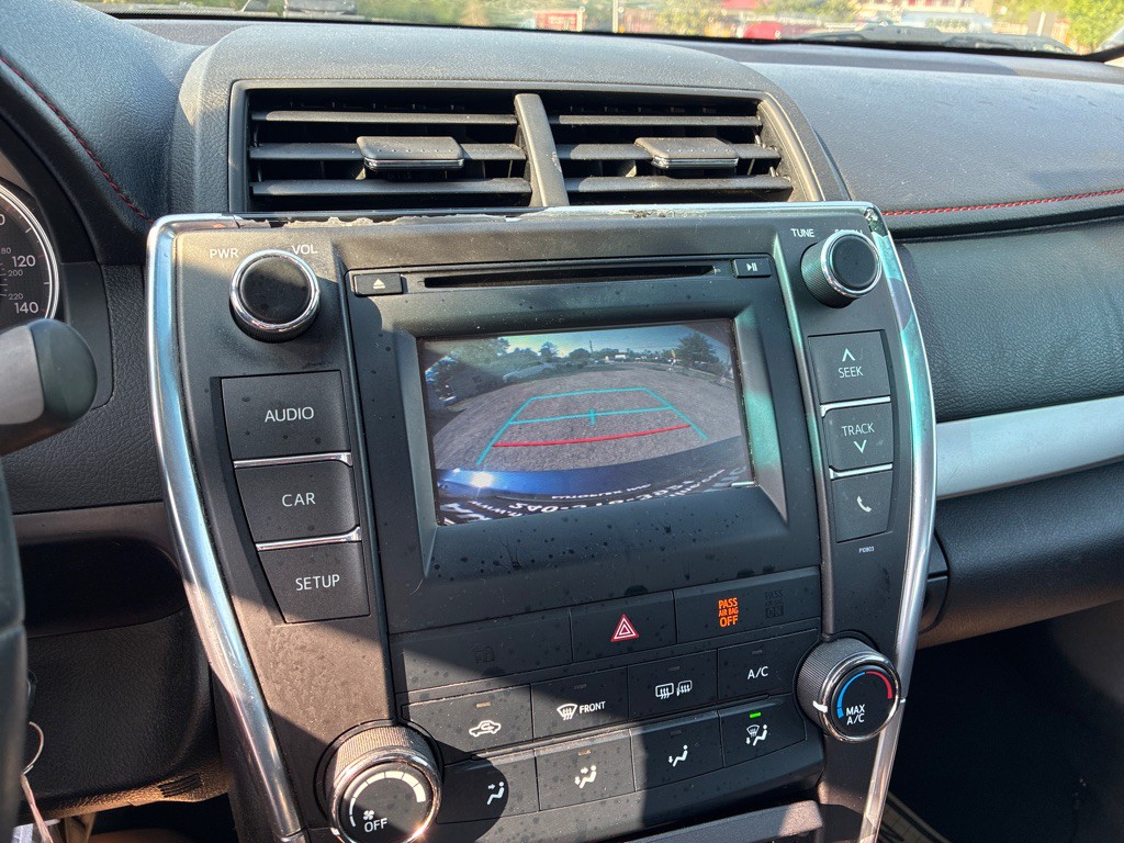 2015 Toyota Camry Image 17