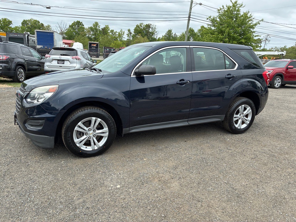 2017 Chevrolet Equinox Image 2