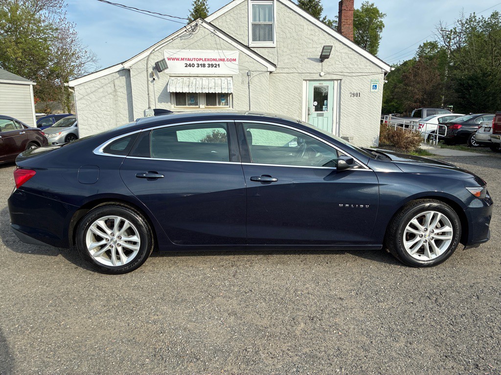 2016 Chevrolet Malibu Image 2
