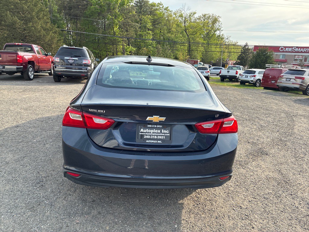 2016 Chevrolet Malibu Image 3