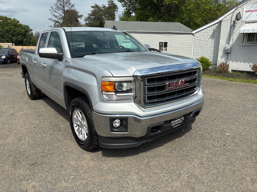 2015 GMC Sierra Image 2