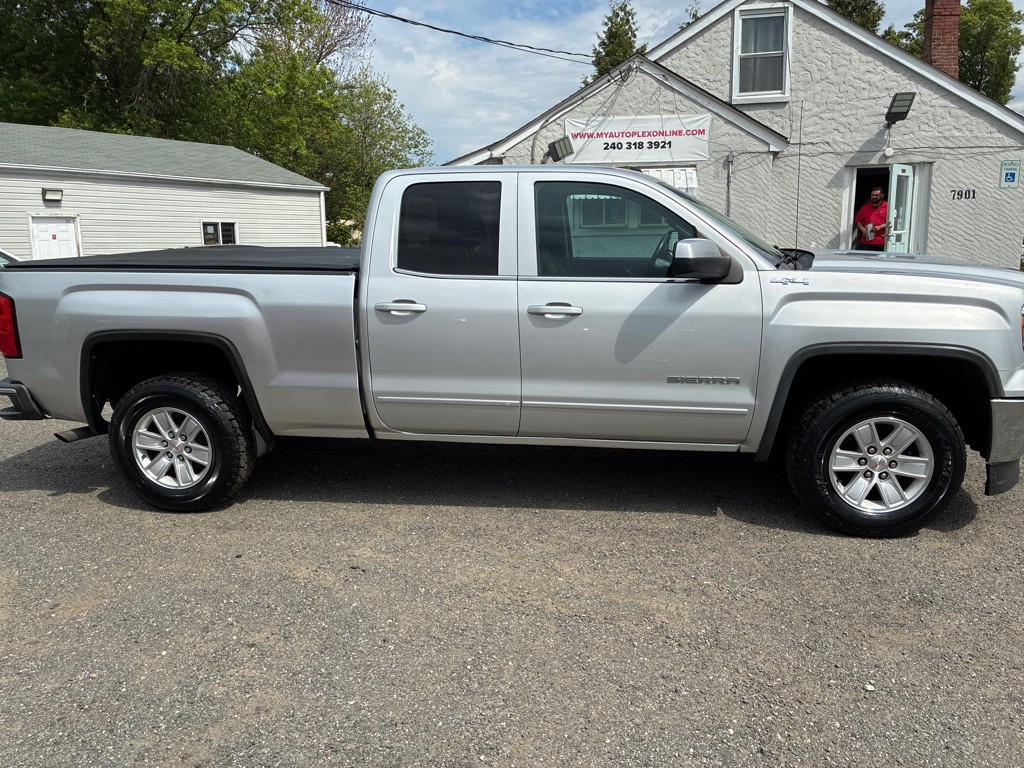 2015 GMC Sierra Image 4