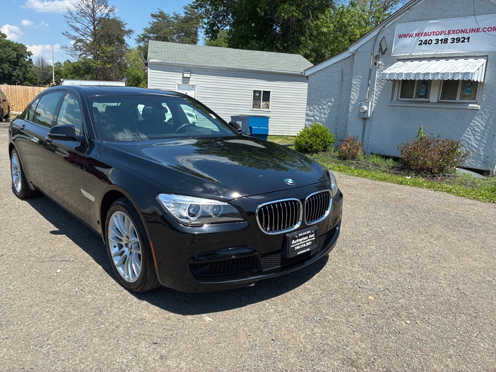 2015 BMW 7 Series Image 2