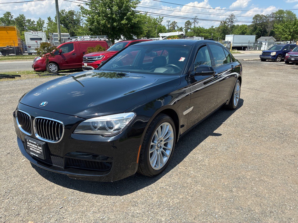 2015 BMW 7 Series Image 9