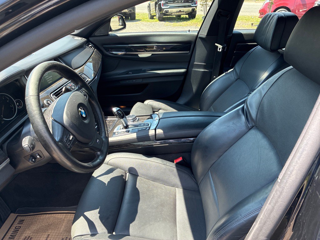2015 BMW 7 Series Image 13