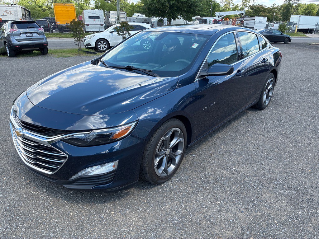 2021 Chevrolet Malibu Image 2