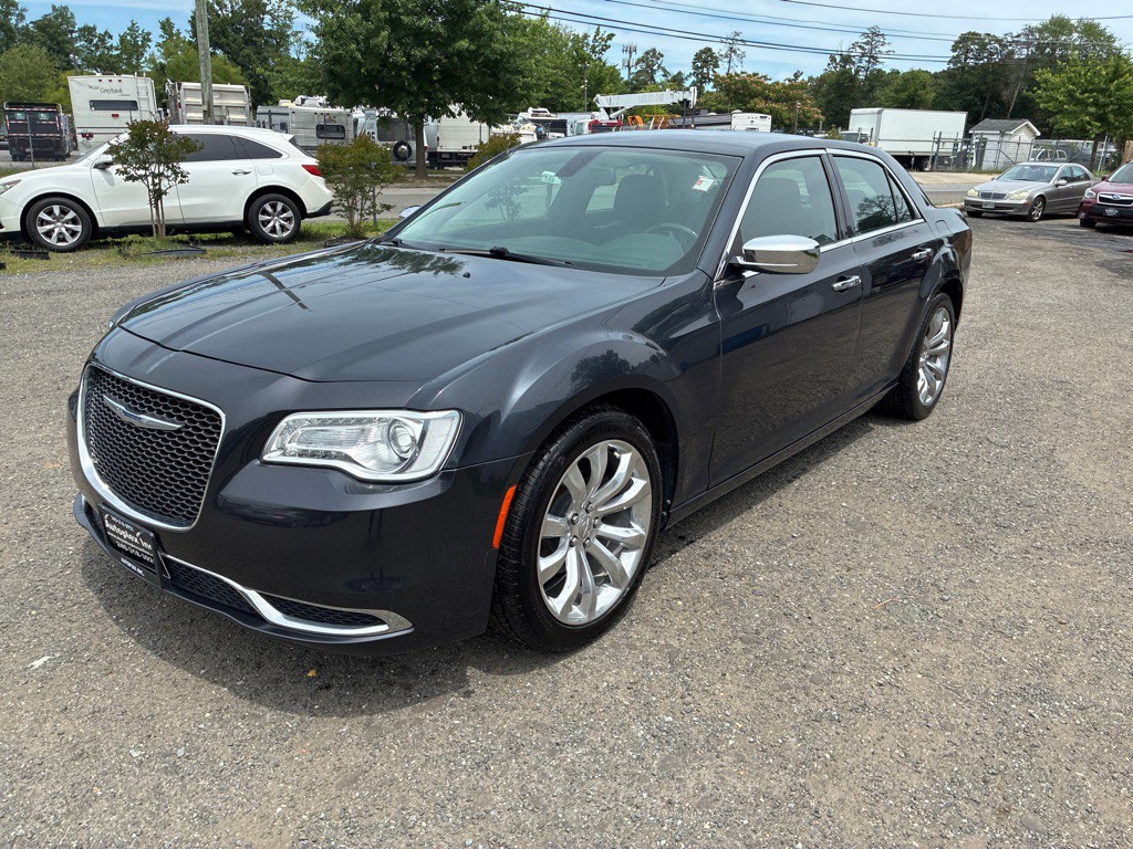 2018 Chrysler 300 Image 2