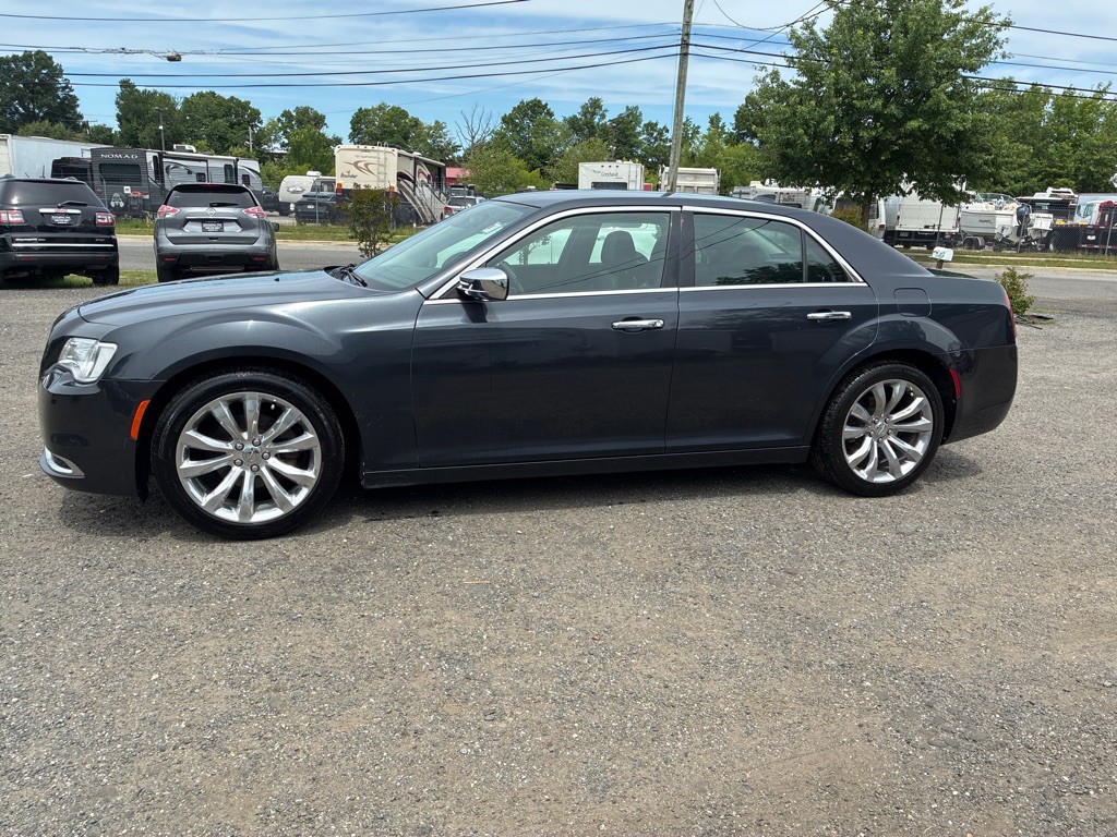 2018 Chrysler 300 Image 3