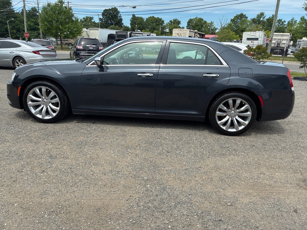 2018 Chrysler 300 Image 4