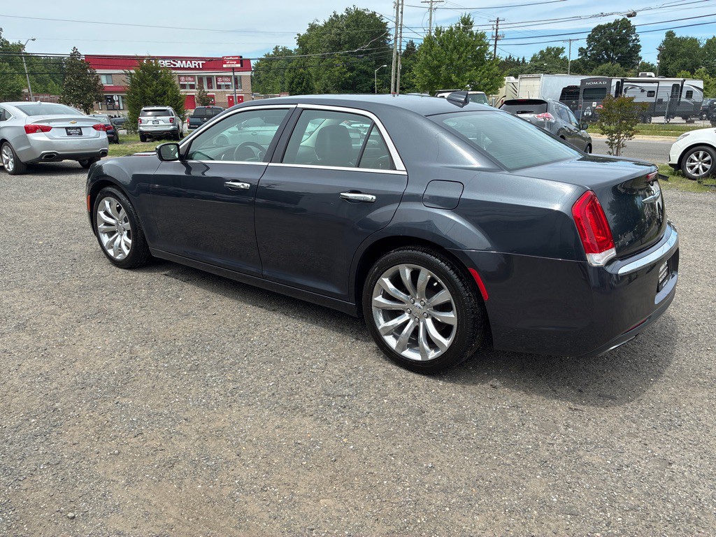 2018 Chrysler 300 Image 5