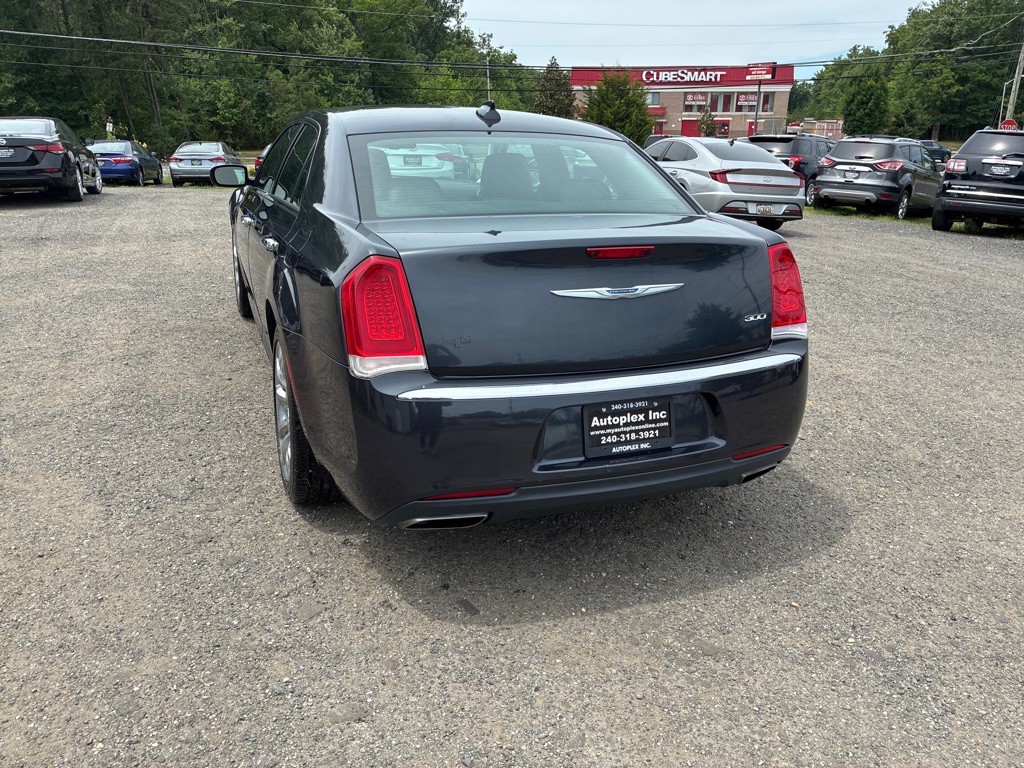 2018 Chrysler 300 Image 6
