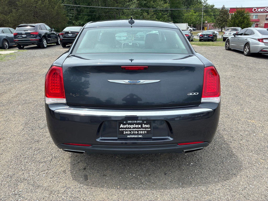 2018 Chrysler 300 Image 7