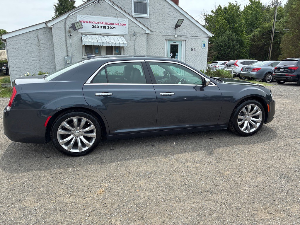 2018 Chrysler 300 Image 10